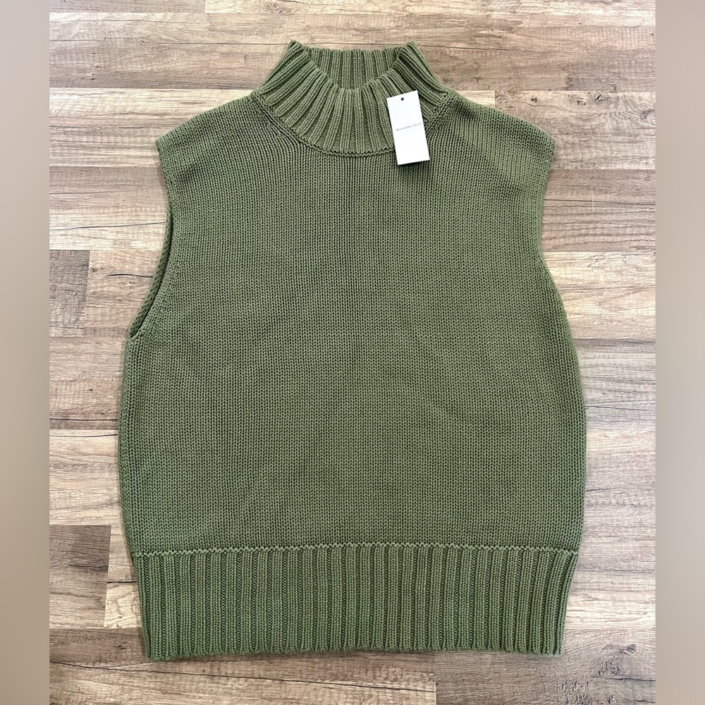 NWT Abercrombie & Fitch Woman’s Olive Green Cotton Stretchy Comfy Sweater Vest M